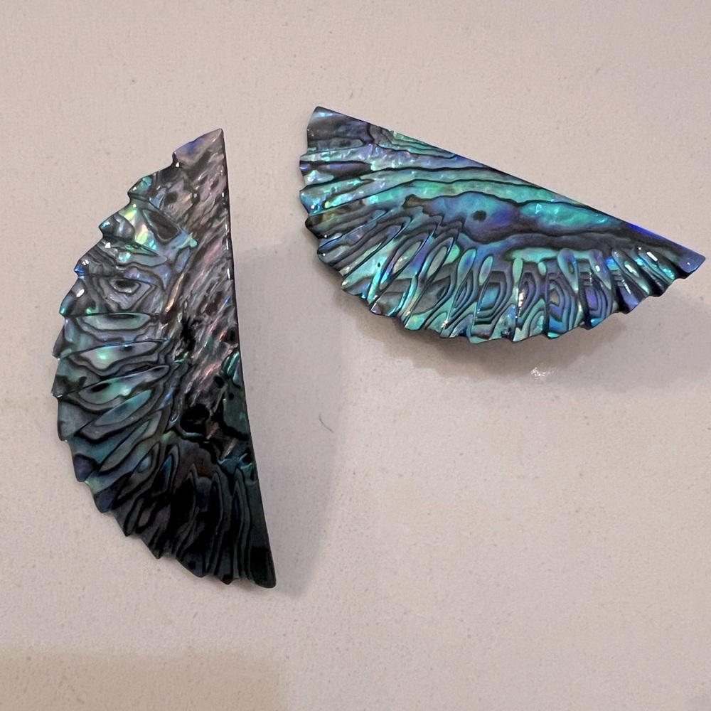 VTG Abalone pava sea shell earings 💙